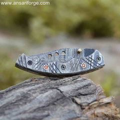 Hand-forged Damascus Pocket Knife with 58 HRC hardness blade.