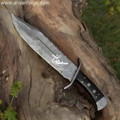 Close-up of The Wanderer Damascus Bowie Knife: Hand-forged Damascus steel blade with a buffalo horn handle.