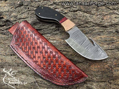 Hand forged Damascus steel full tang skinning Knife with gut hook, Natural Bull horn with Brass Bolster, Cow hide Leather sheath