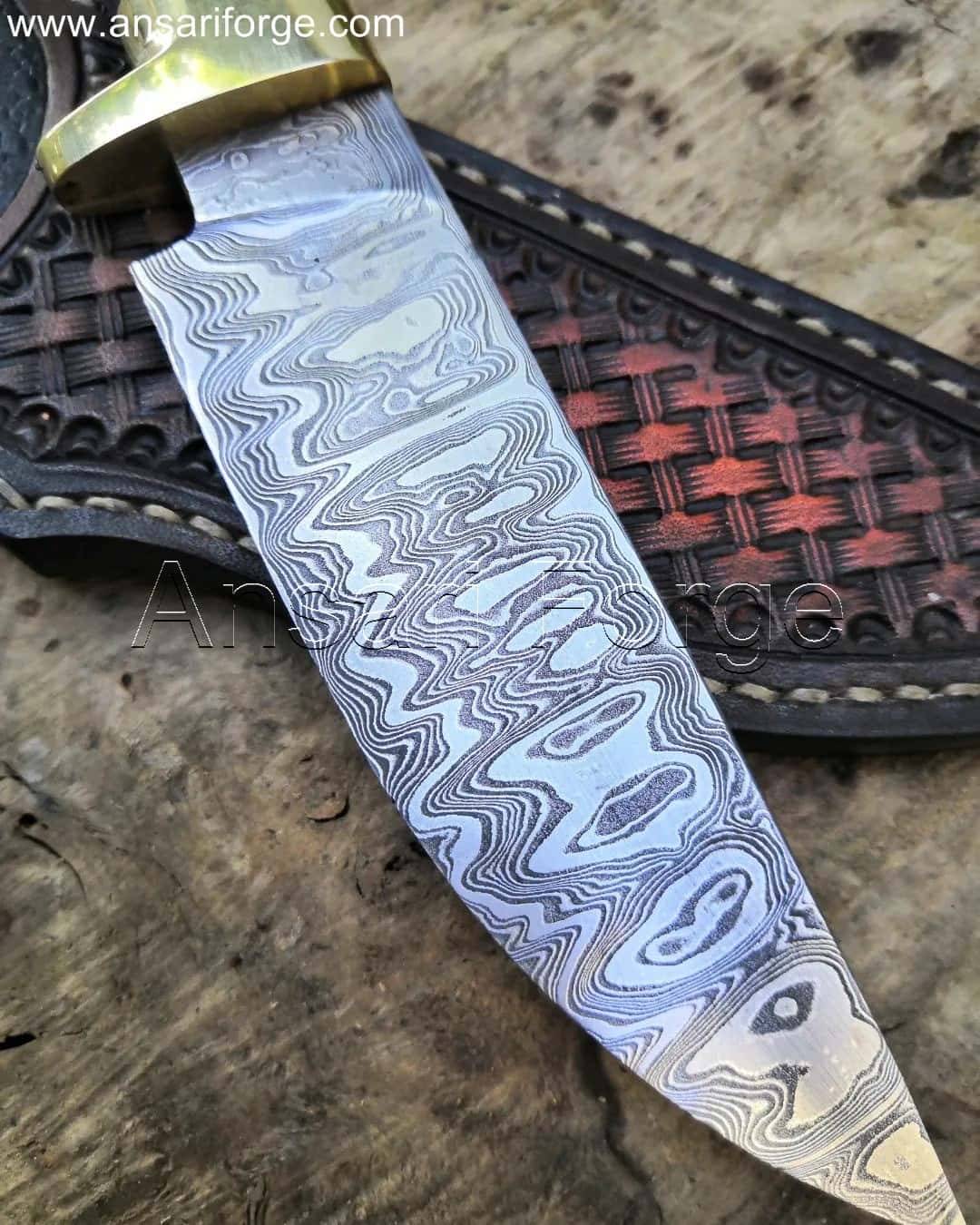 Hand-forged Damascus steel hunting knife with 456 layers and hidden tang blade