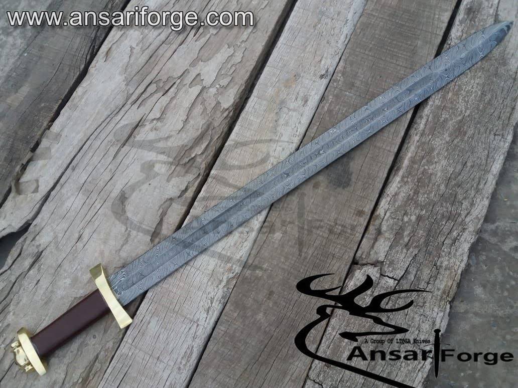Close-up of Damascus steel sword blade with 512 layers.