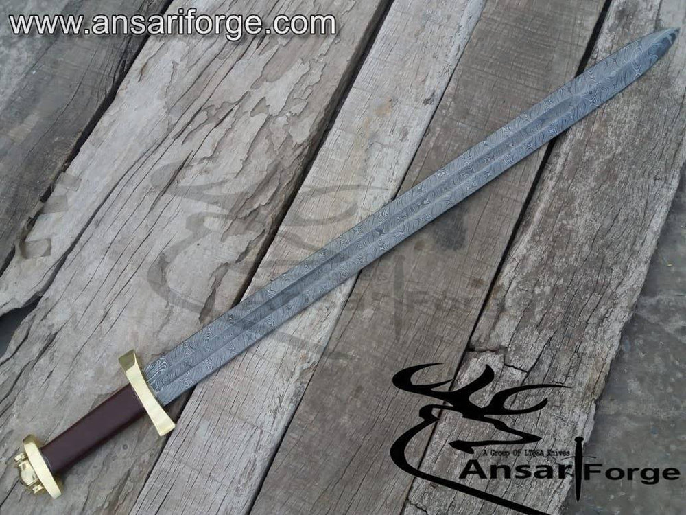 Close-up of Damascus steel sword blade with 512 layers.