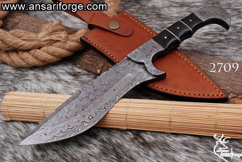 Handmade Damascus steel hunting knife - Buffalo horn handle Tactical knife