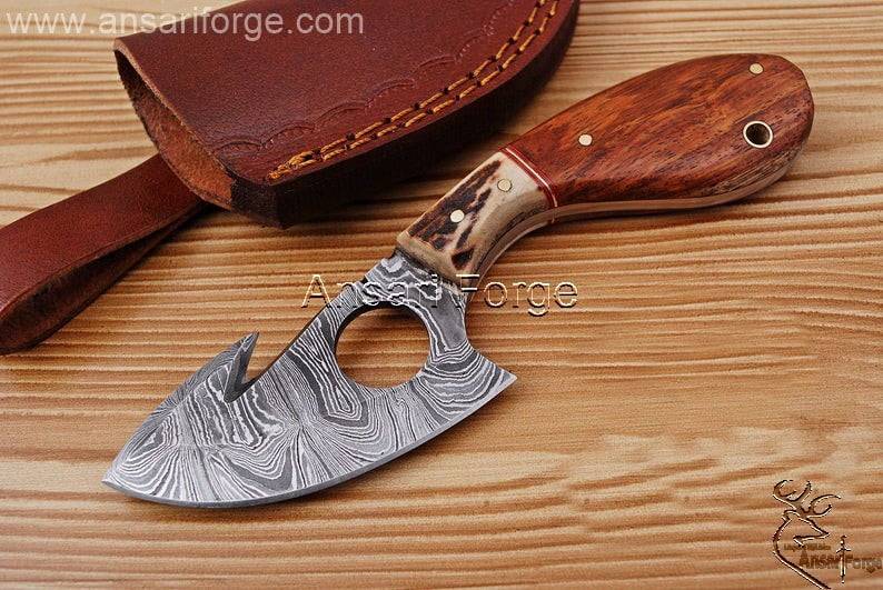 Damascus steel hunting knife