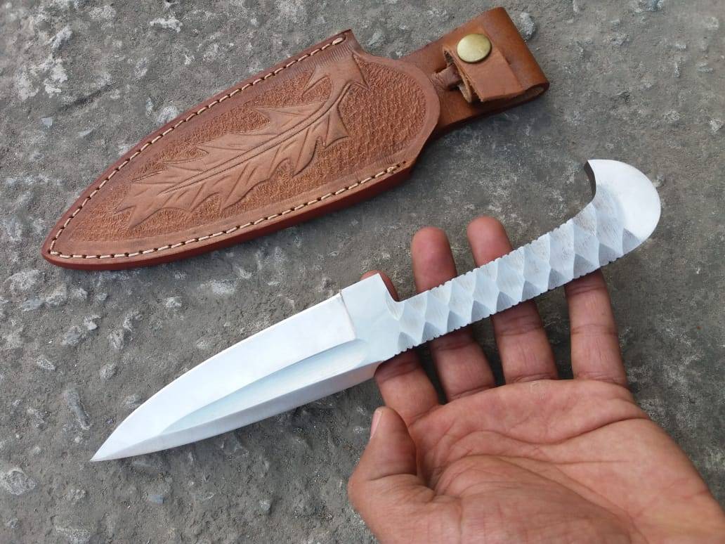 Integral Hunting Knife with a drop point blade and ergonomic handle, showcasing its hand-forged craftsmanship.