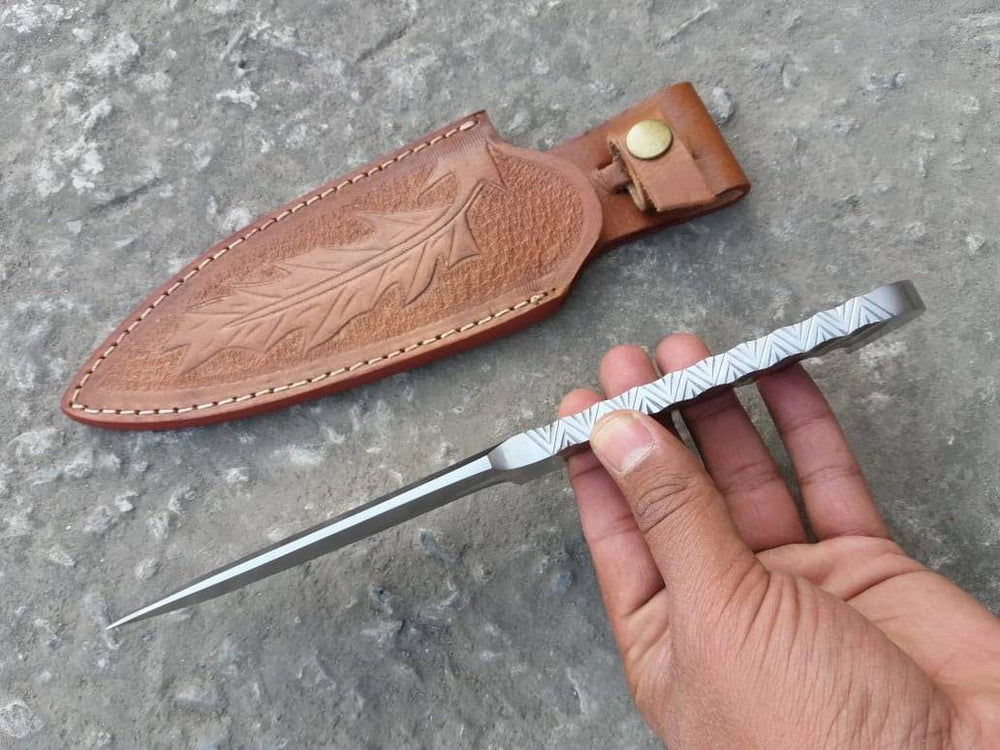 Hand forged integral knife 26 mm thick.