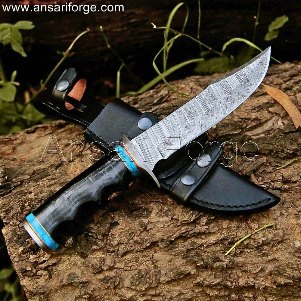 High-quality Damascus Hunting Knife with Twist Pattern Damascus Steel Blade, Leather Handle and Sheath.
