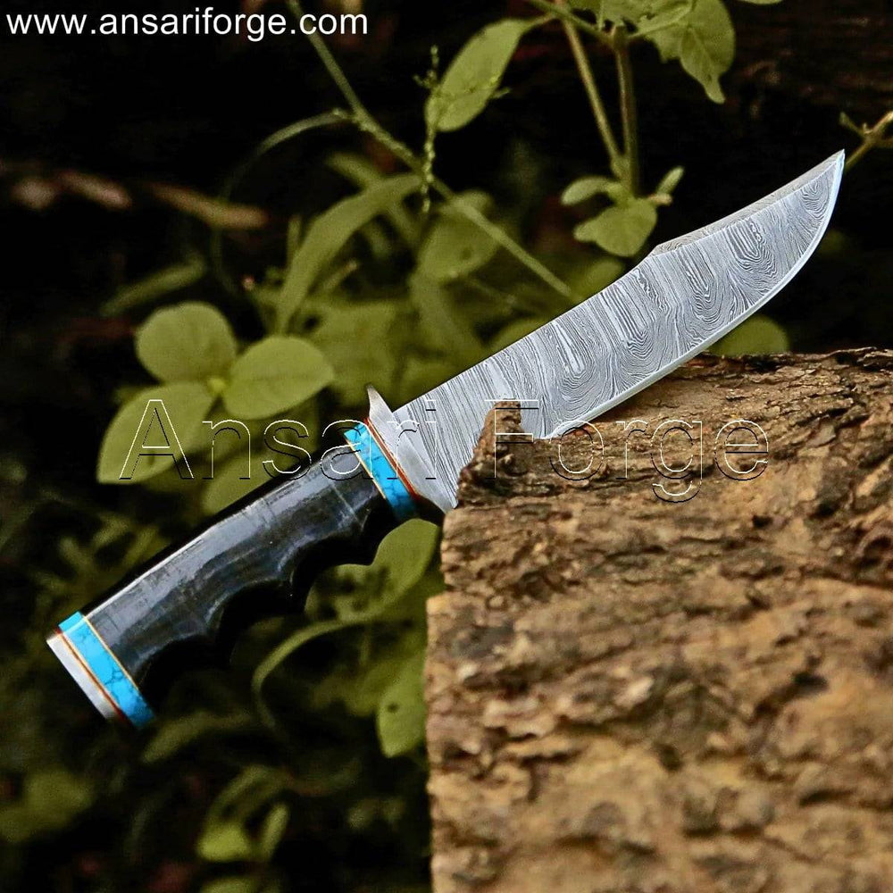 High-quality Damascus Hunting Knife with Twist Pattern Damascus Steel Blade, Leather Handle and Sheath.