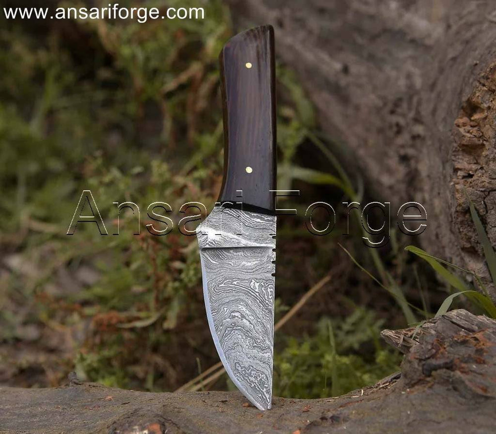 Hand-forged Damascus steel hunting knife with twist pattern, Wenge wood handle, and leather sheath.