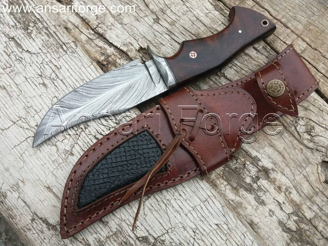 Custom Hand Made Forged Damascus Steel Hunting Knife With Feather Blade