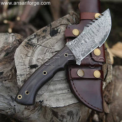Tracker Knife - G10 handle for a comfortable and secure grip in any condition.