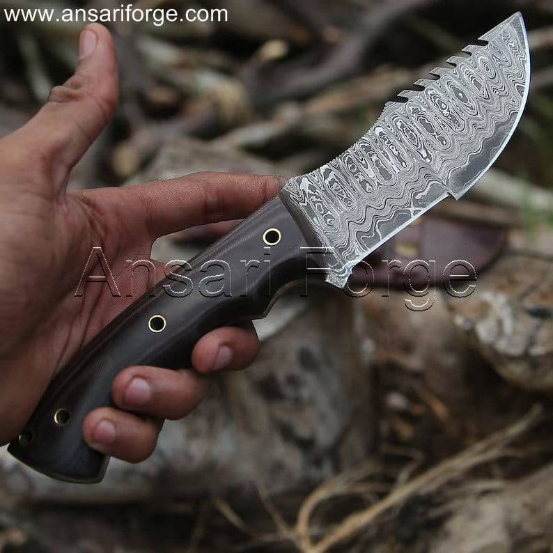 Tracker Knife - Full tang construction for maximum strength and control.