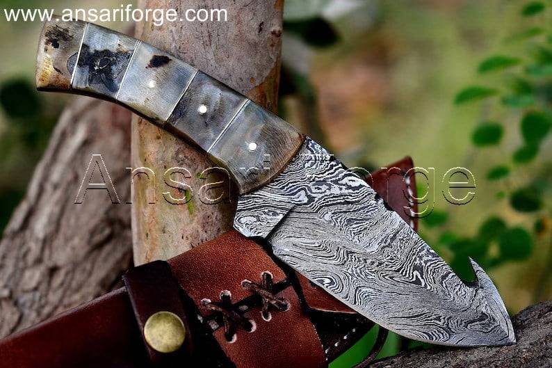 Skinner's Edge Damascus Hunting Knife with Gut Hook and Leather Sheath.