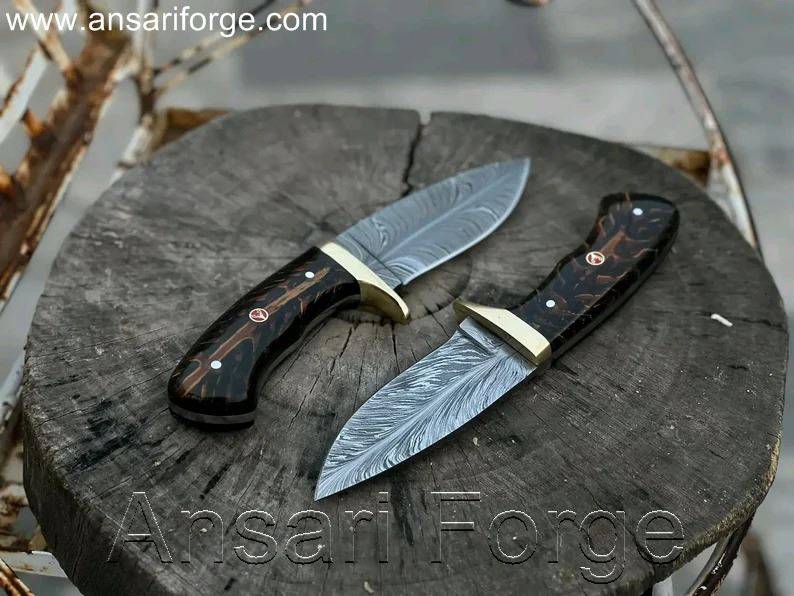 9" Fixed Blade Handmade Forged Damascus Hunting Knives Pair, Full Tang Feather Pattern Blades, Pine Cone Handles + Leather Sheaths