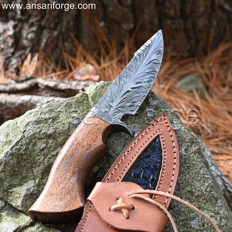 Feather Damascus Knife for hunting with 526-Layer Blade, Walnut Handle, and Leather Sheath