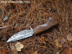 Handmade Feather Damascus hunting Knife with 526-Layer Blade, Walnut Handle, and Leather Sheath
