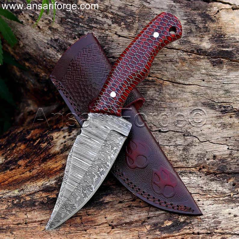 Full tang handmade Damascus hunting knife for camping and bushcrafting.