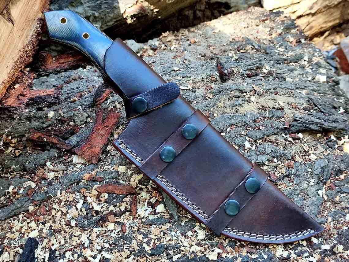 The hunted knife replica tracker knife with sheath