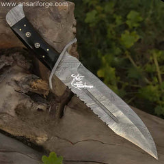 The Wanderer Damascus Bowie Knife: Hand-forged Damascus steel blade with a buffalo horn handle.