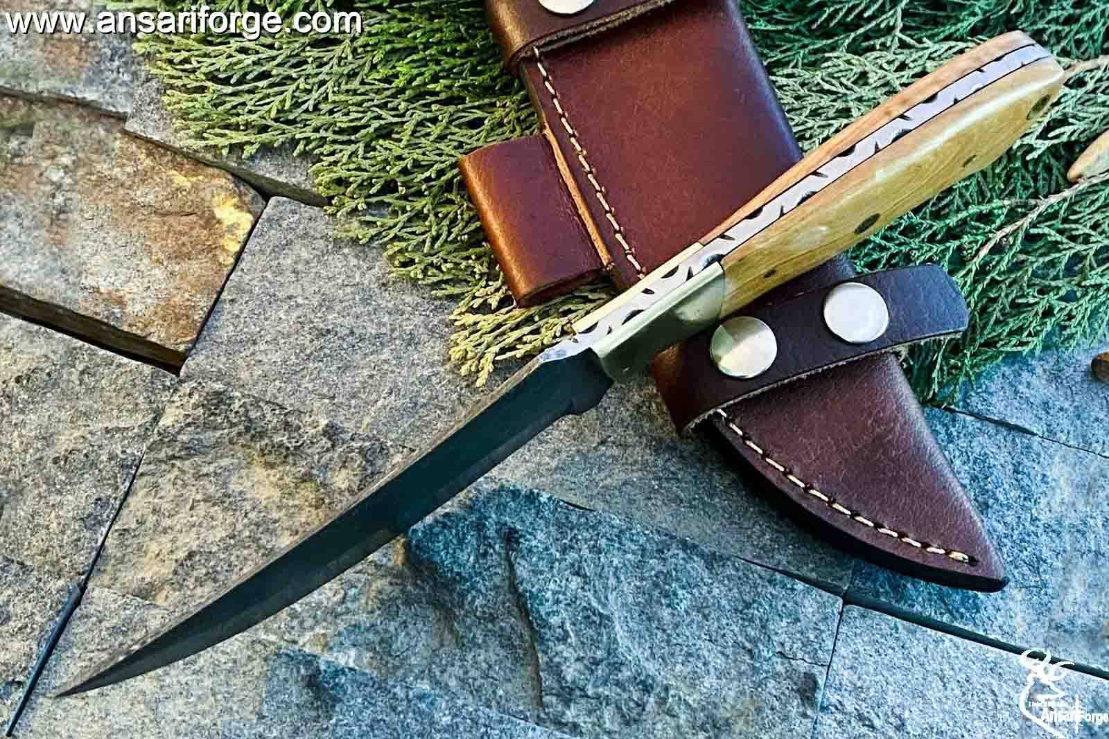 Handmade Damascus steel hunting knife olive wood handle and leather sheath