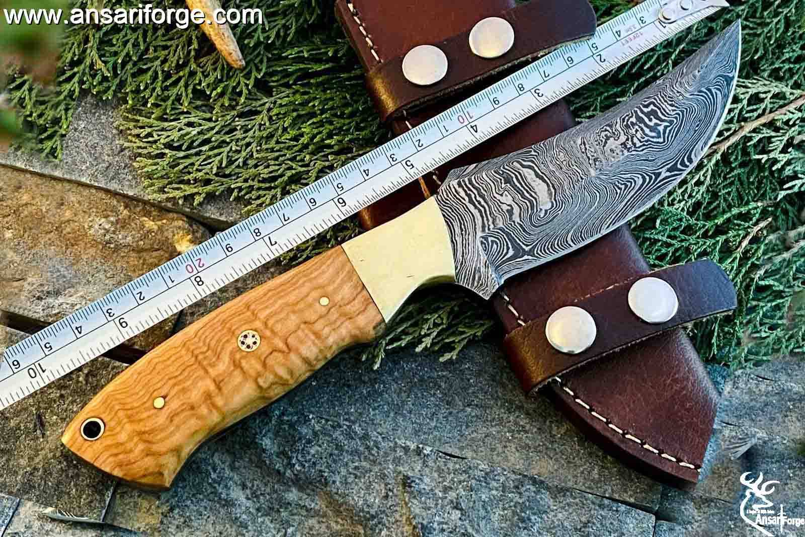 Handmade Damascus steel hunting knife olive wood handle and leather sheath