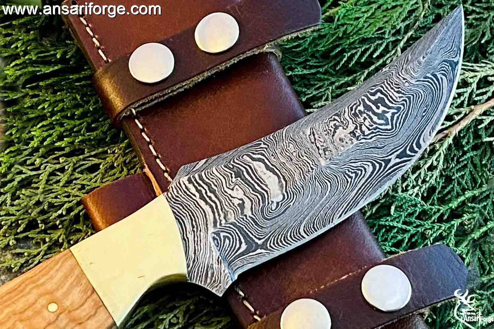 Handmade Damascus steel hunting knife olive wood handle and leather sheath