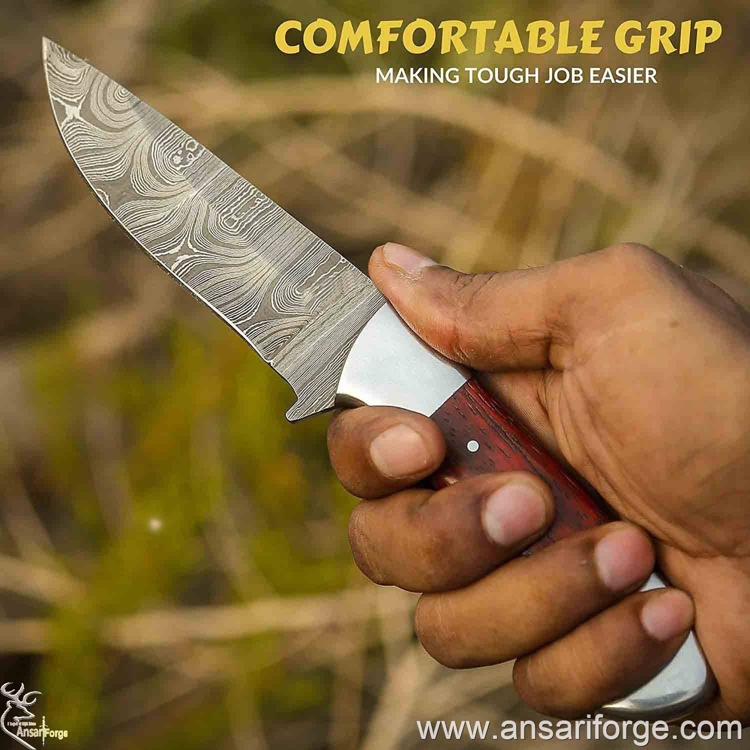 Damascus steel hunting knife