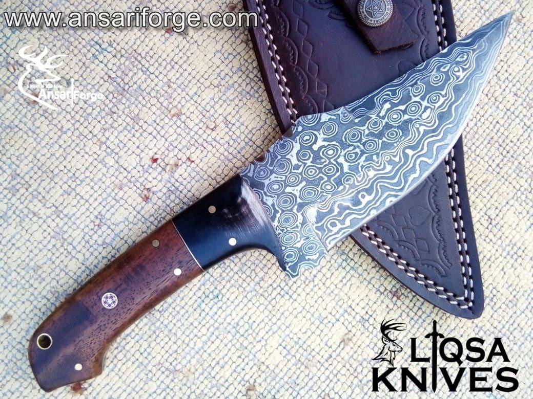 Handmade Damascus Steel Hunting Knife with Raindrop Pattern, Buffalo Horn Bolsters, and Rosewood Handle