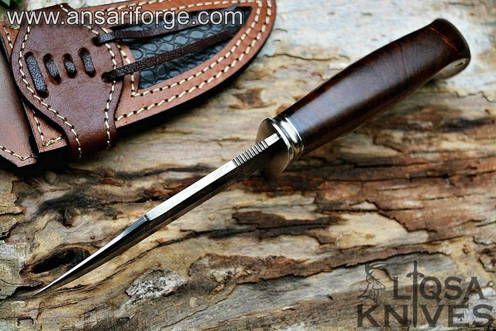 Fixed blade handmade Damascus steel hunting knif.