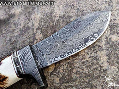 Ladder pattern blade of Damascus steel hunting knife
