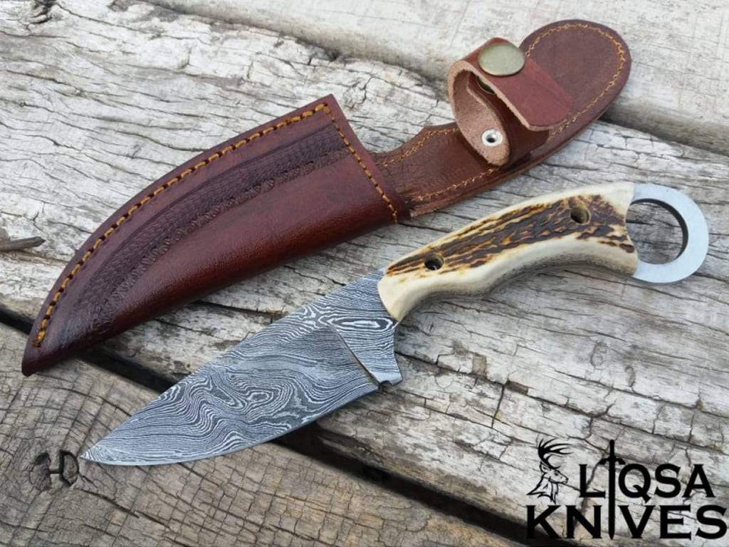 Best Fixed blade hunting knife Damascus blade and leather sheath.