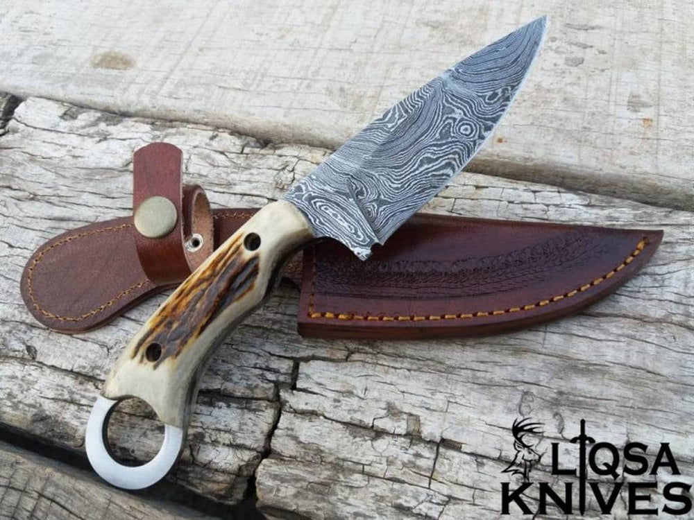 Sambar Stag Antler Handle Knife – Secure Finger Hole Grip for Precision Cutting.