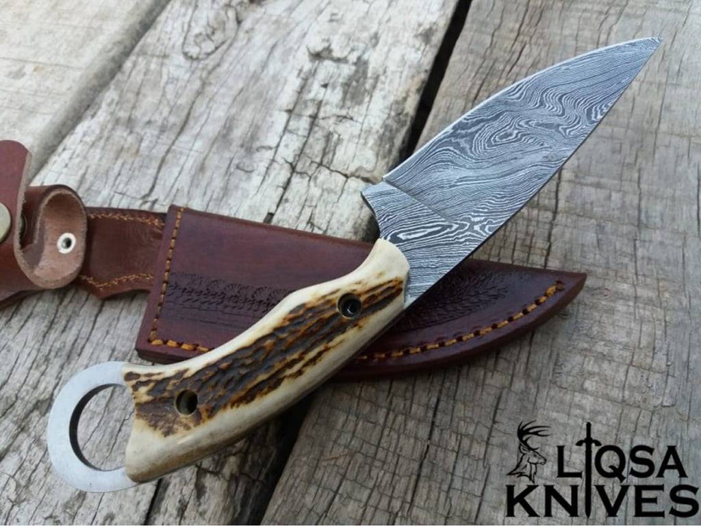 Premium Damascus Knife Gift Set – Hunting Knife with Stag Handle & Leather Sheath.