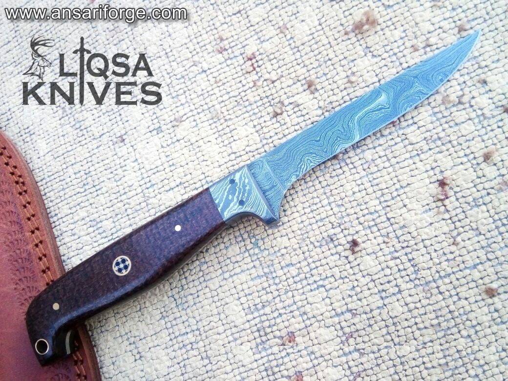 Damascus knife for fish fillet, featuring a flexible blade and a comfortable handle.