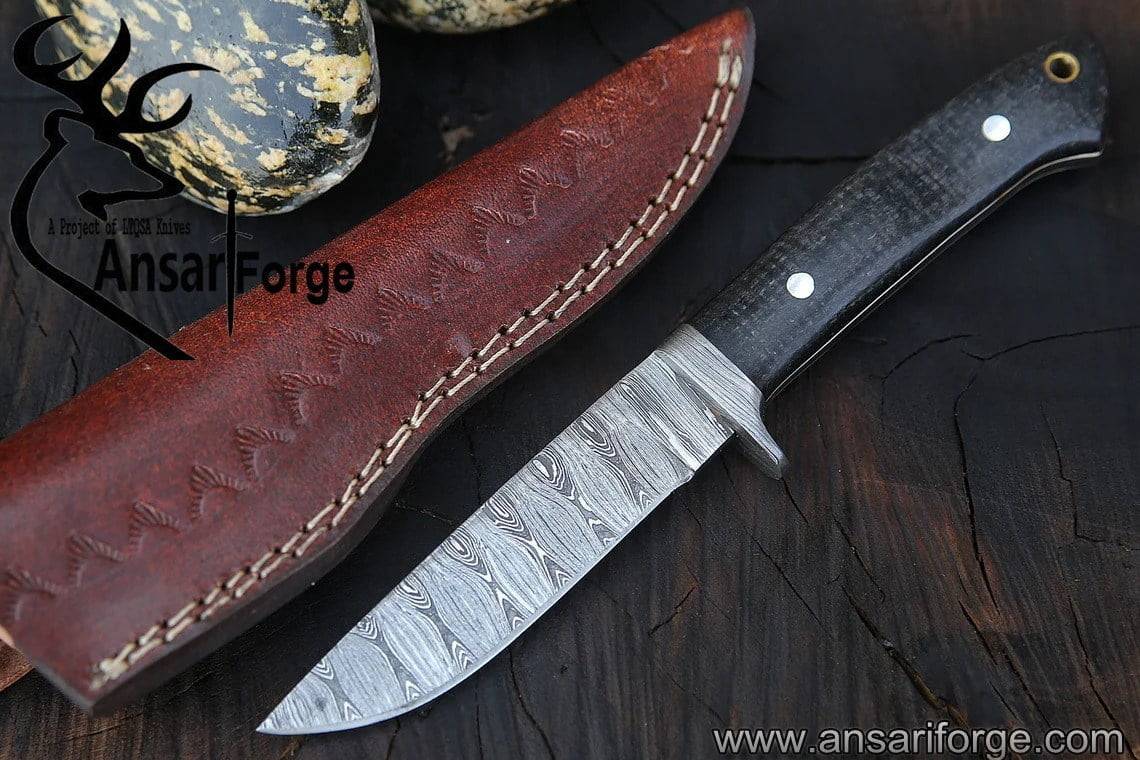 Damascus steel handmade finger guard hunting knife skinner