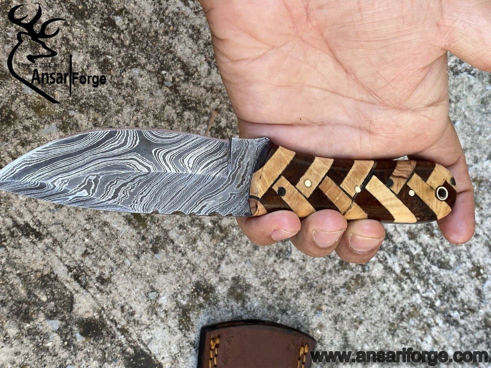 Damascus steel hunting knife skinner