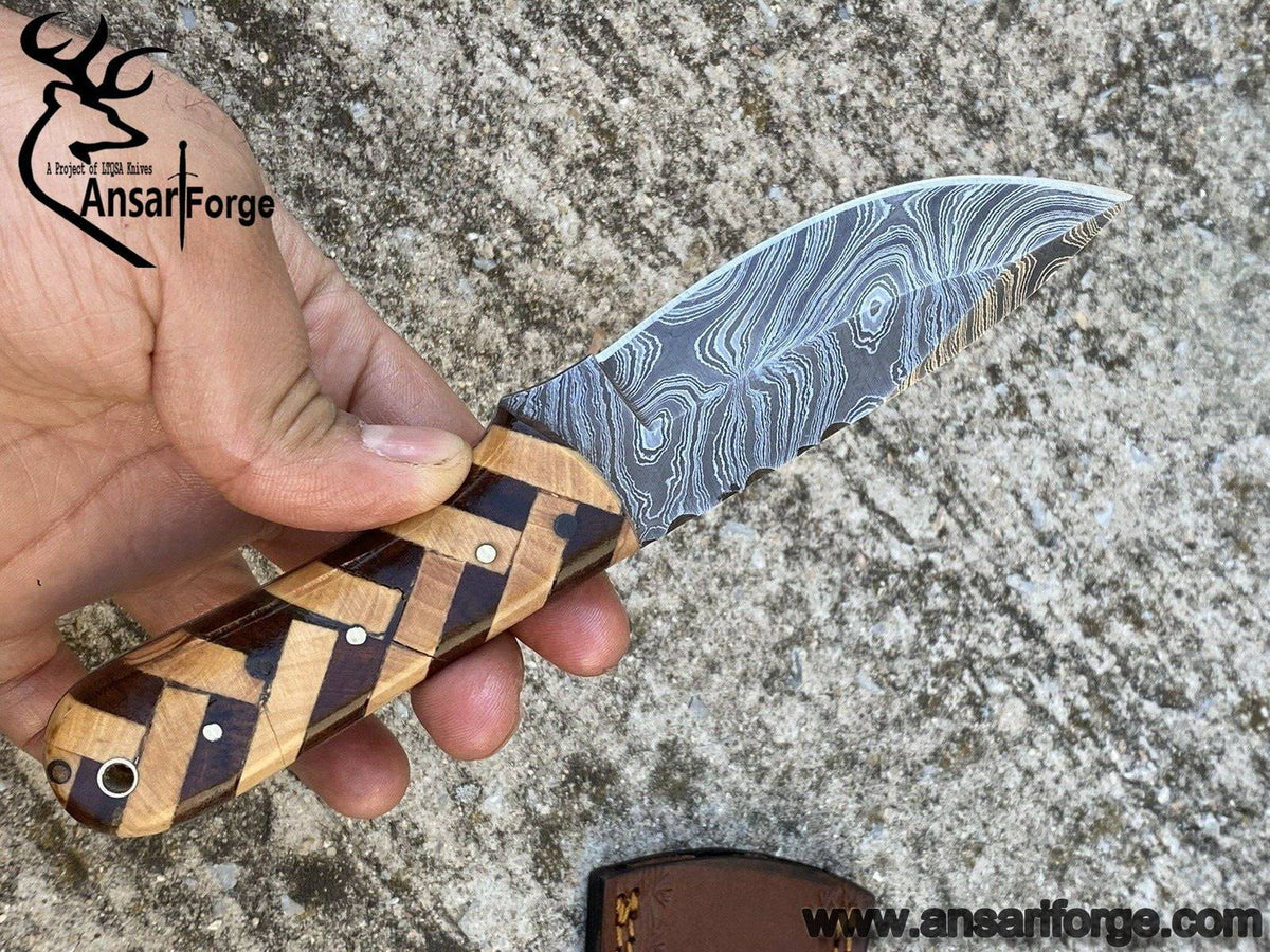Damascus steel hunting knife skinner